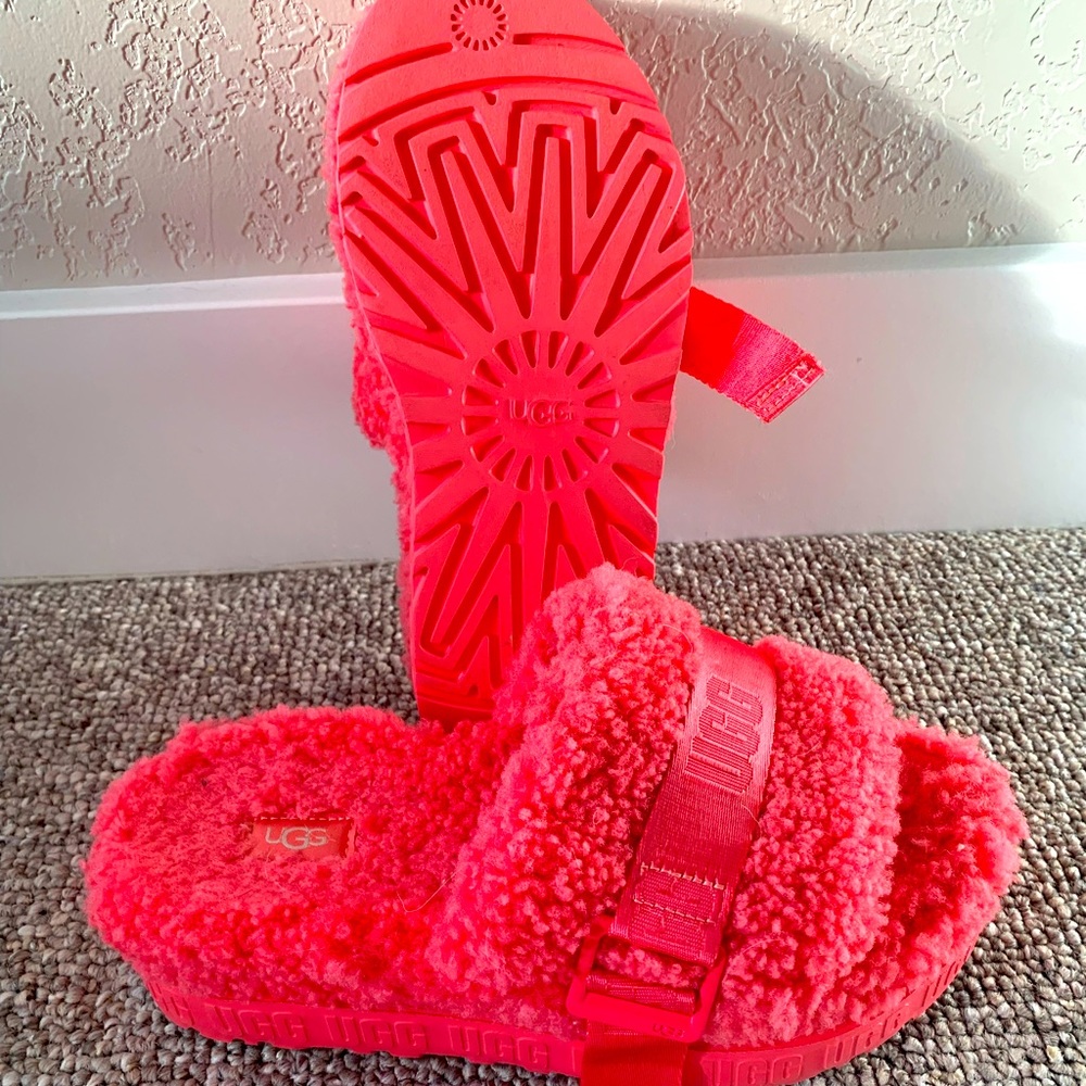 UGG slippers size 8/39